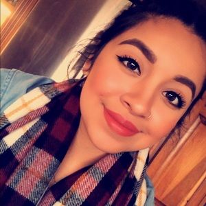 Meet your Posher, Cassandra